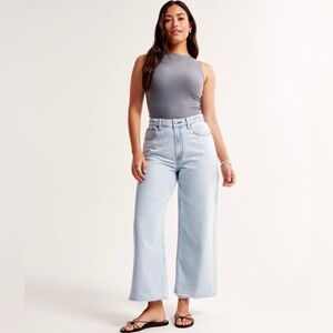 NWT Abercrombie High Rise Cropped Wide Leg Women's Jeans Size 31 Short /12 Short